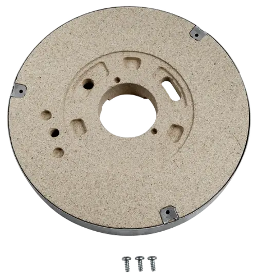 Isolierstein für Brennkammerdeckel, mit mehreren Löchern und einer metallenen Umrandung. Geeignet für Produkte von Wolf. Drei Schrauben sind separat abgebildet.